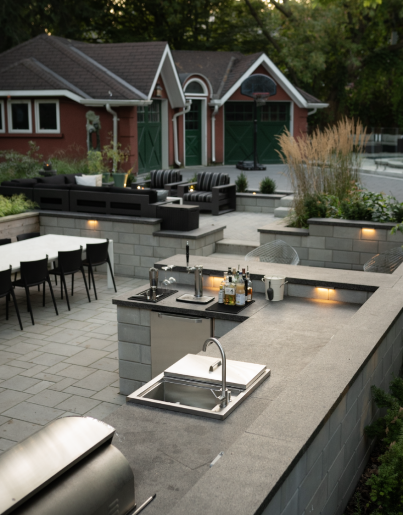 Modern Outdoor kitchen with dinning area. 